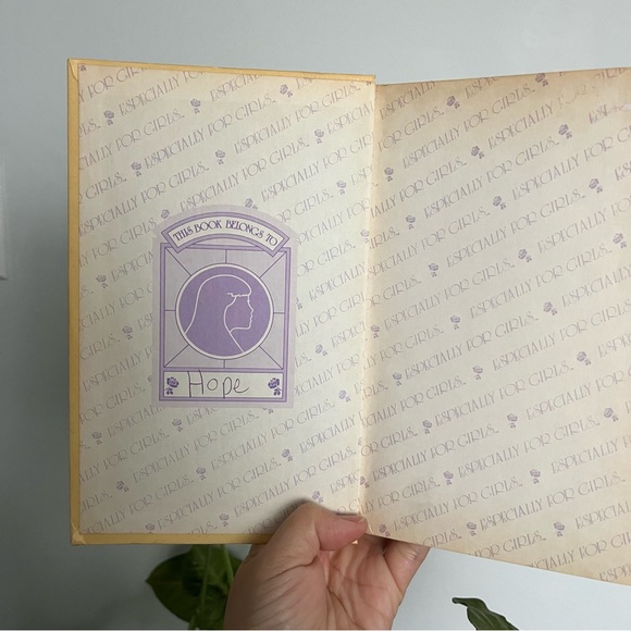 Vintage Sweet Valley High Hardcover Book On the Edge by Francine Pascal 1987 - Picture 4 of 4